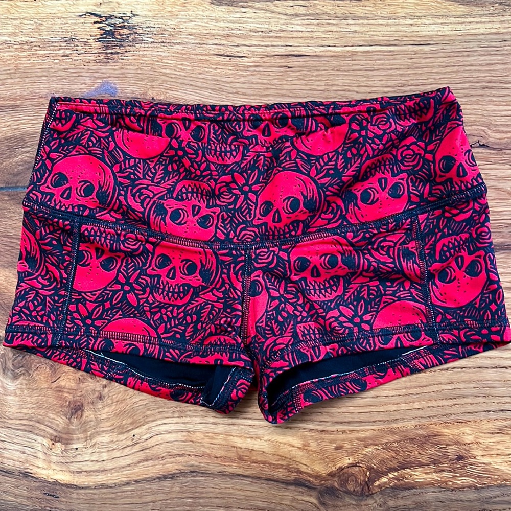 FLEO mi Amor Skull shorts size small